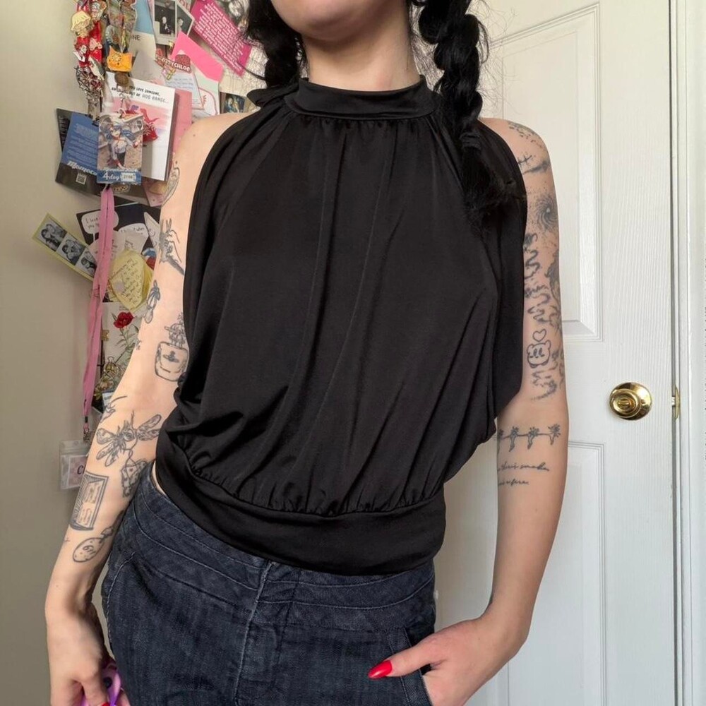 Black Halter Top With Closed 4954